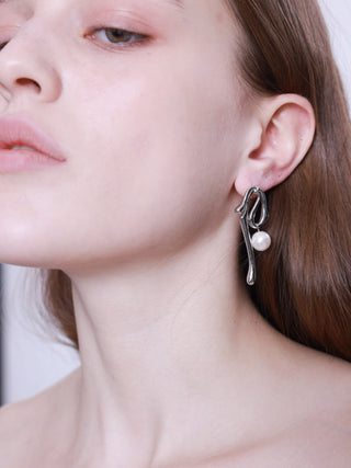 Irregular Silver Droopy Earrings with Pearl
